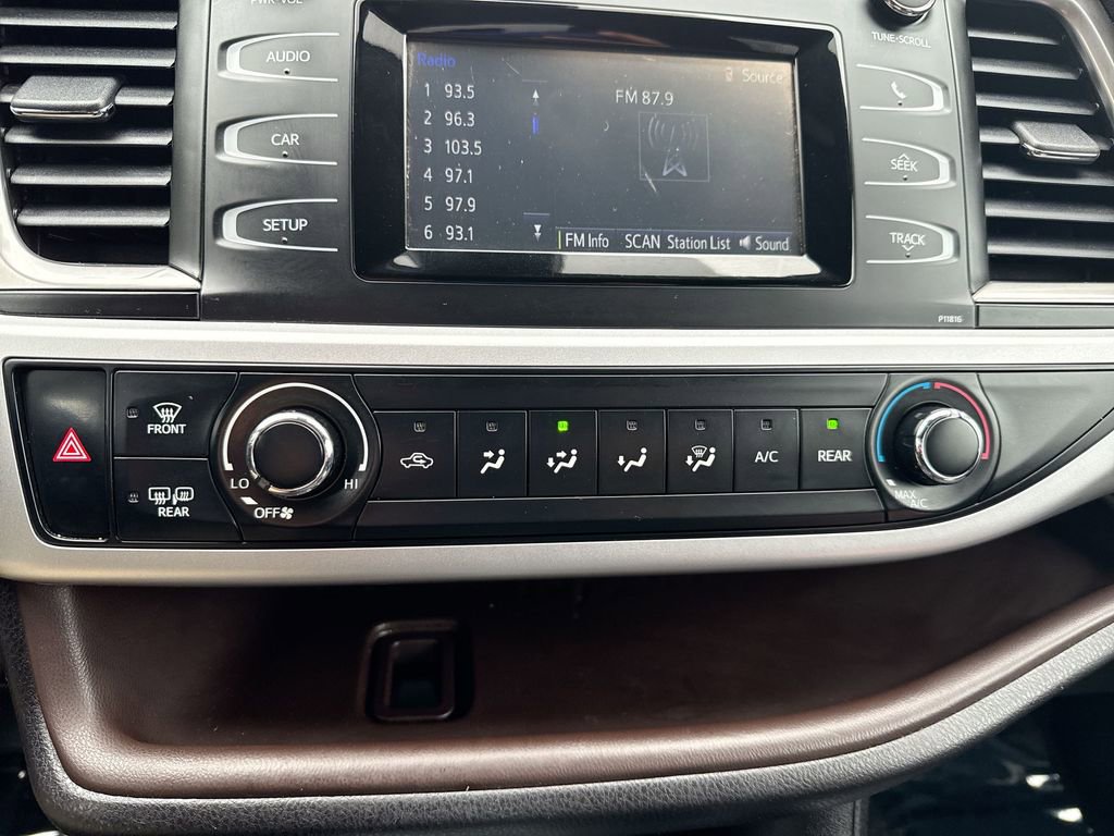 Used 2019 Toyota Highlander LE image 16