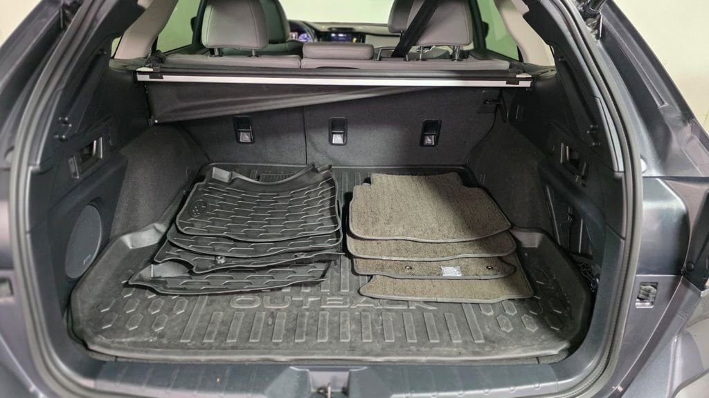 Used 2023 Subaru Outback Limited image 6