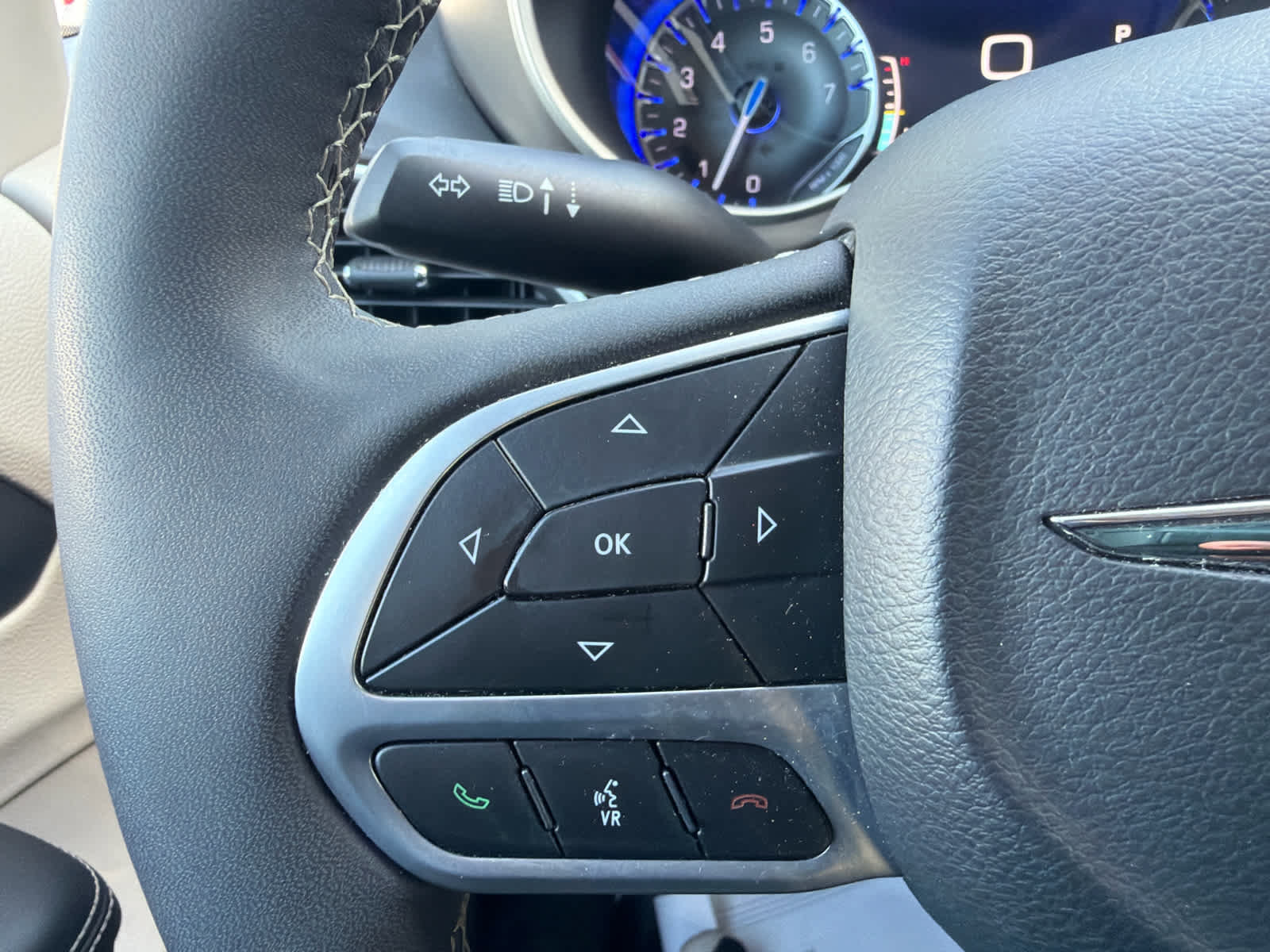 Used 2024 Chrysler Pacifica Touring-L FWD image 23