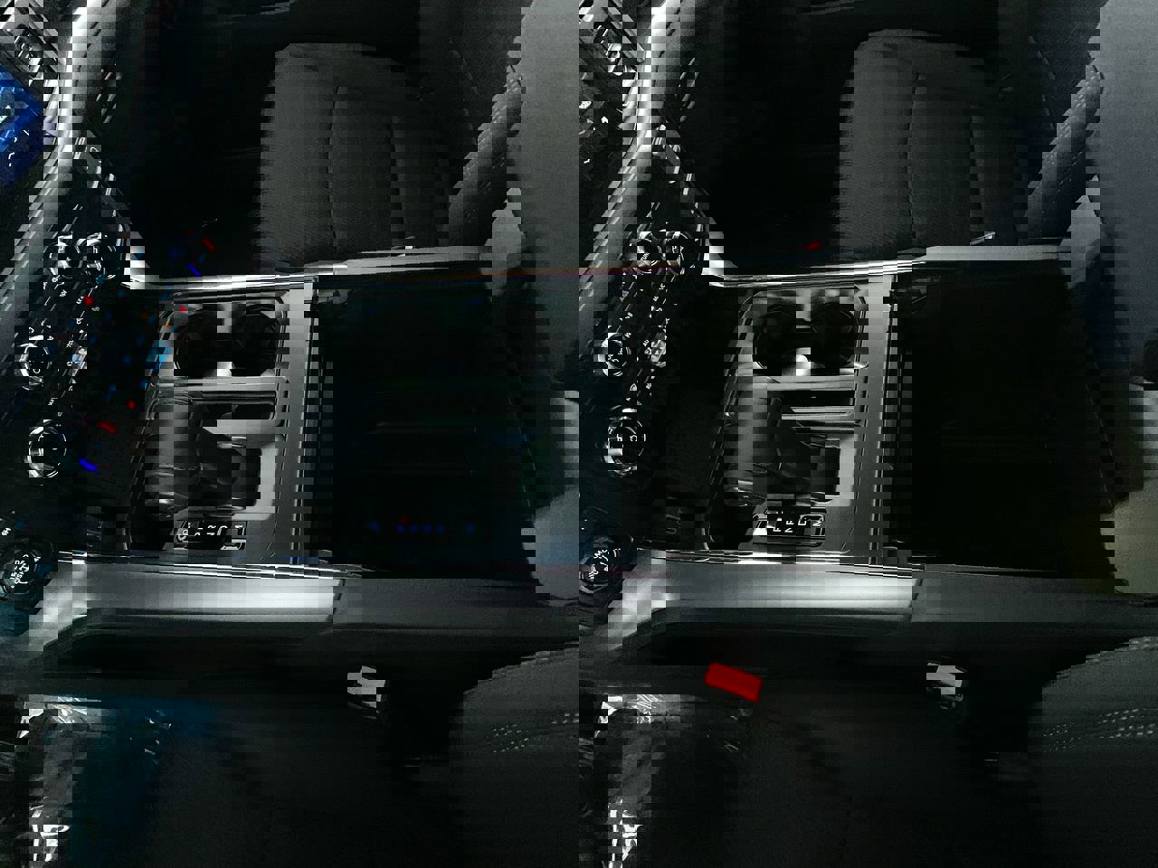 New 2025 Ford F150 XLT w/ Equipment Group 302A MID image 32