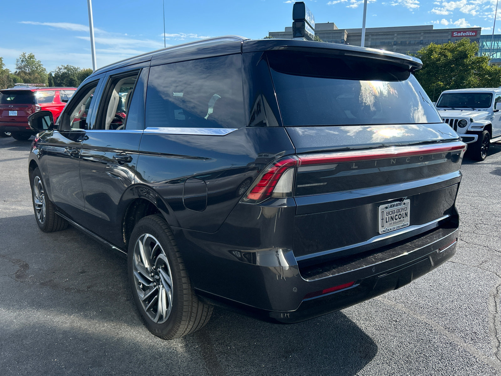 New 2026 Lincoln Navigator Reserve AWD/4WD image 5