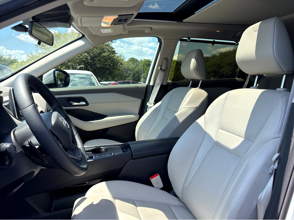 Used 2025 Nissan Rogue SV w/ SV Premium Package image 19