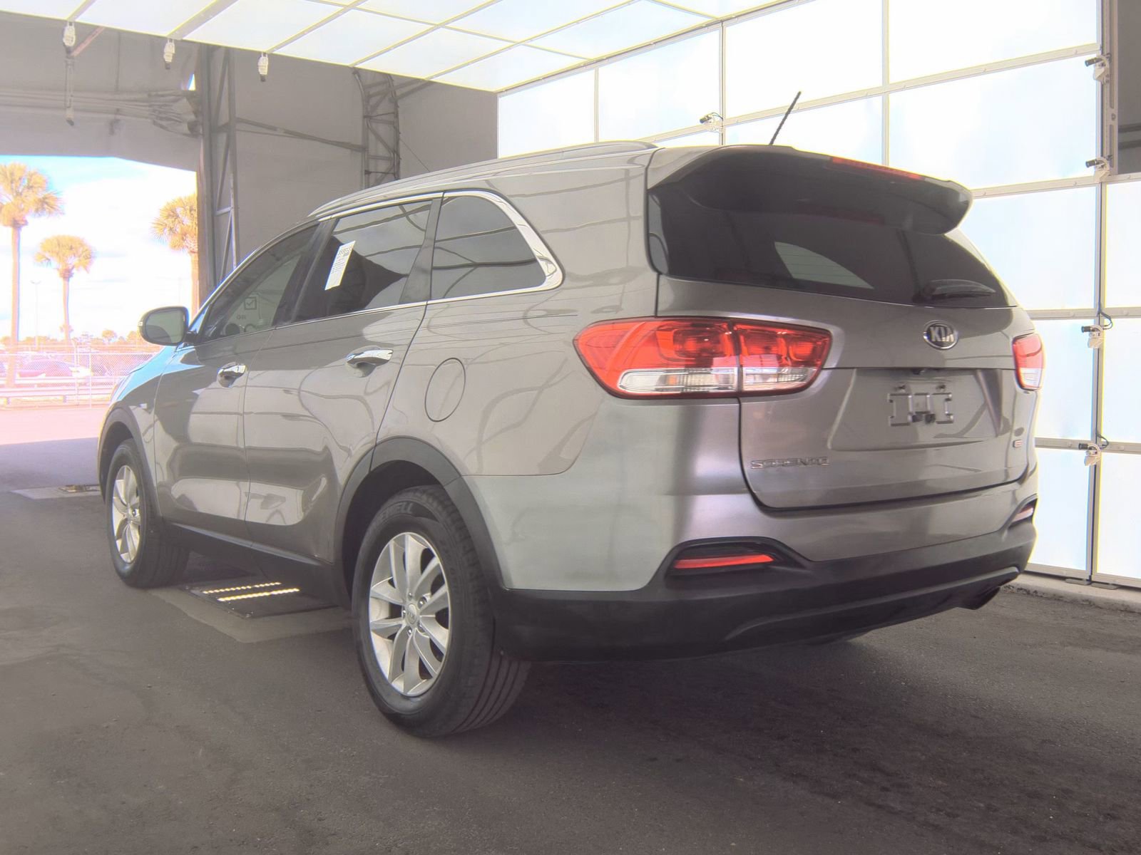 Used 2016 Kia Sorento LX image 4