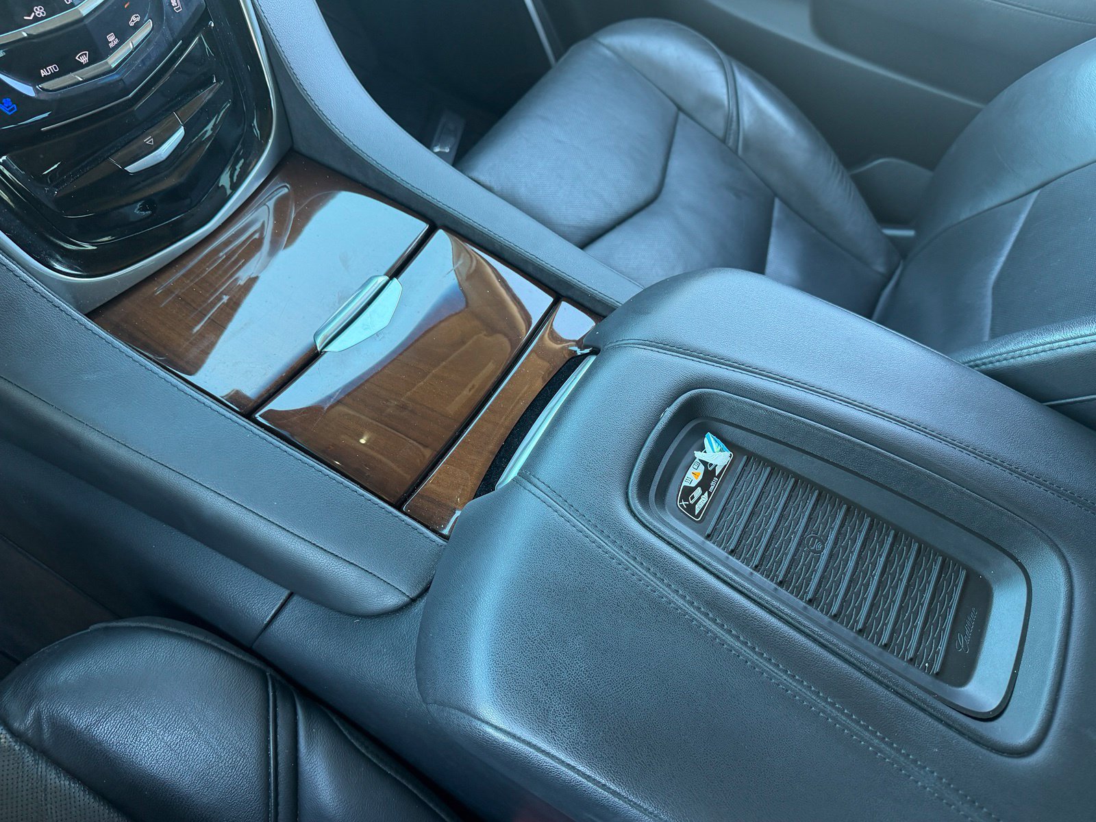 Used 2020 Cadillac Escalade Luxury RWD image 25