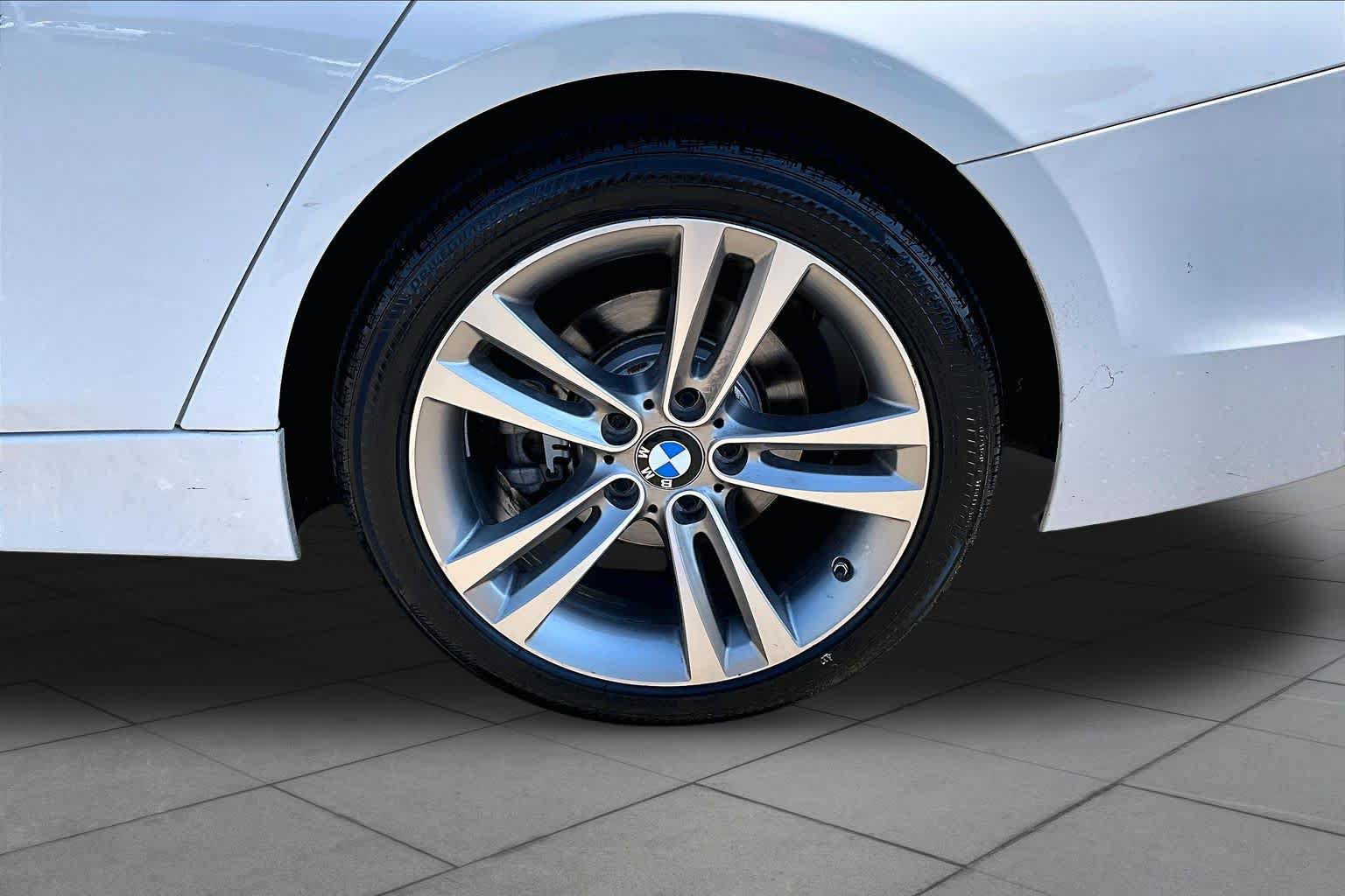 Used 2018 BMW 330i Sedan w/ Convenience Package RWD image 10