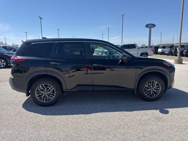 Used 2023 Nissan Rogue S AWD/4WD image 2