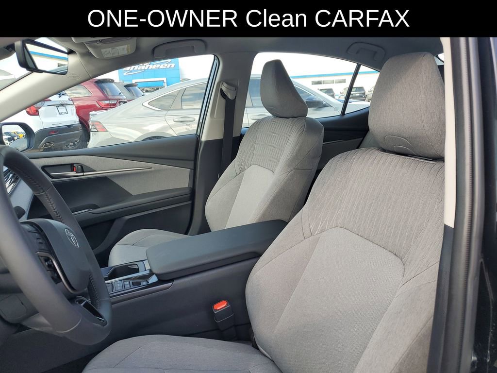 Used 2025 Toyota Camry LE w/ Convenience Package image 6