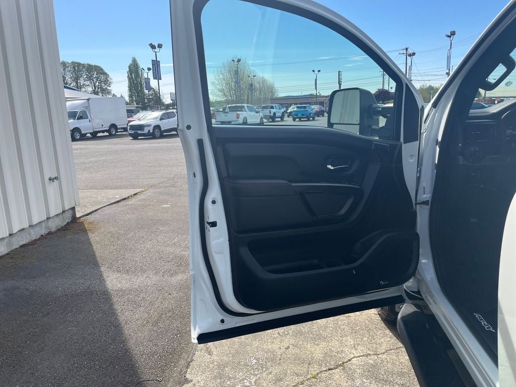 Used 2024 Nissan Titan PRO-4X w/ Pro-4x Convenience Package AWD/4WD image 12