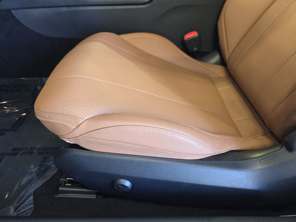 Certified 2025 Mercedes-Benz CLE 300 4MATIC Coupe image 33