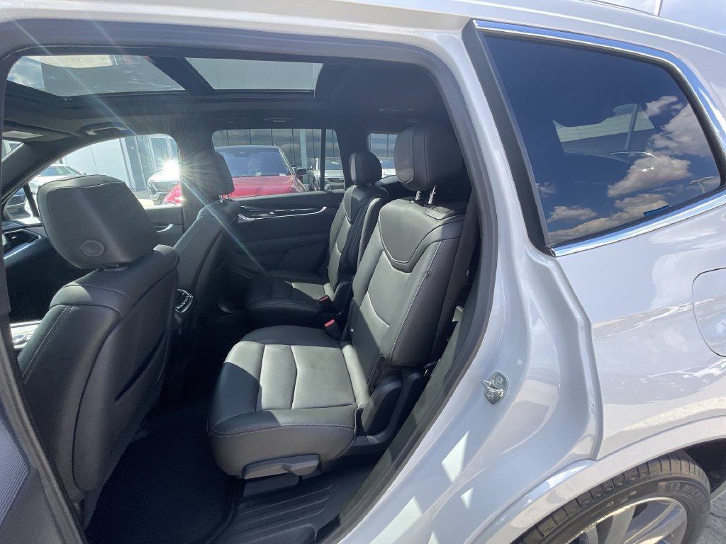Used 2025 Cadillac XT6 Premium Luxury w/ Technology Package FWD image 25
