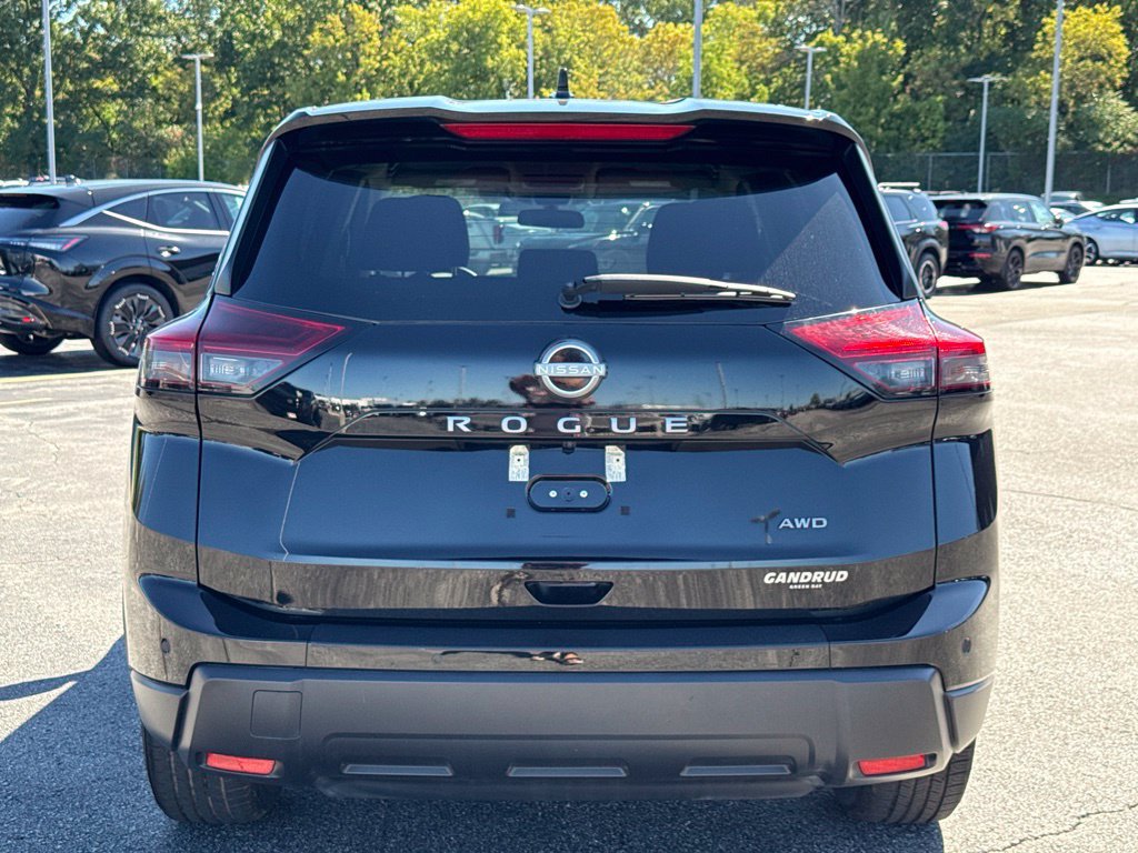 Certified 2026 Nissan Rogue SV AWD/4WD image 4
