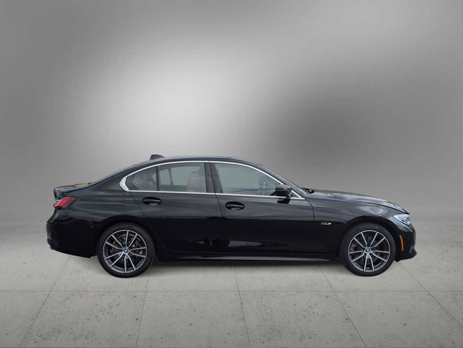 Used 2022 BMW 330e xDrive w/ Premium Package AWD/4WD image 9