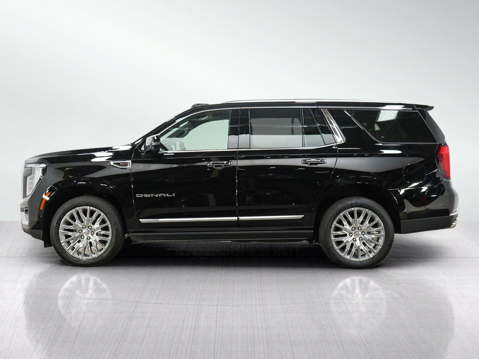 Used 2026 GMC Yukon Denali w/ Sun & Power Step Package AWD/4WD image 2
