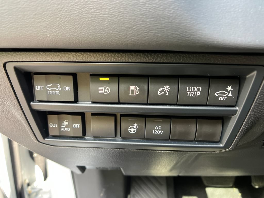 Used 2026 Toyota Sequoia Platinum AWD/4WD image 30