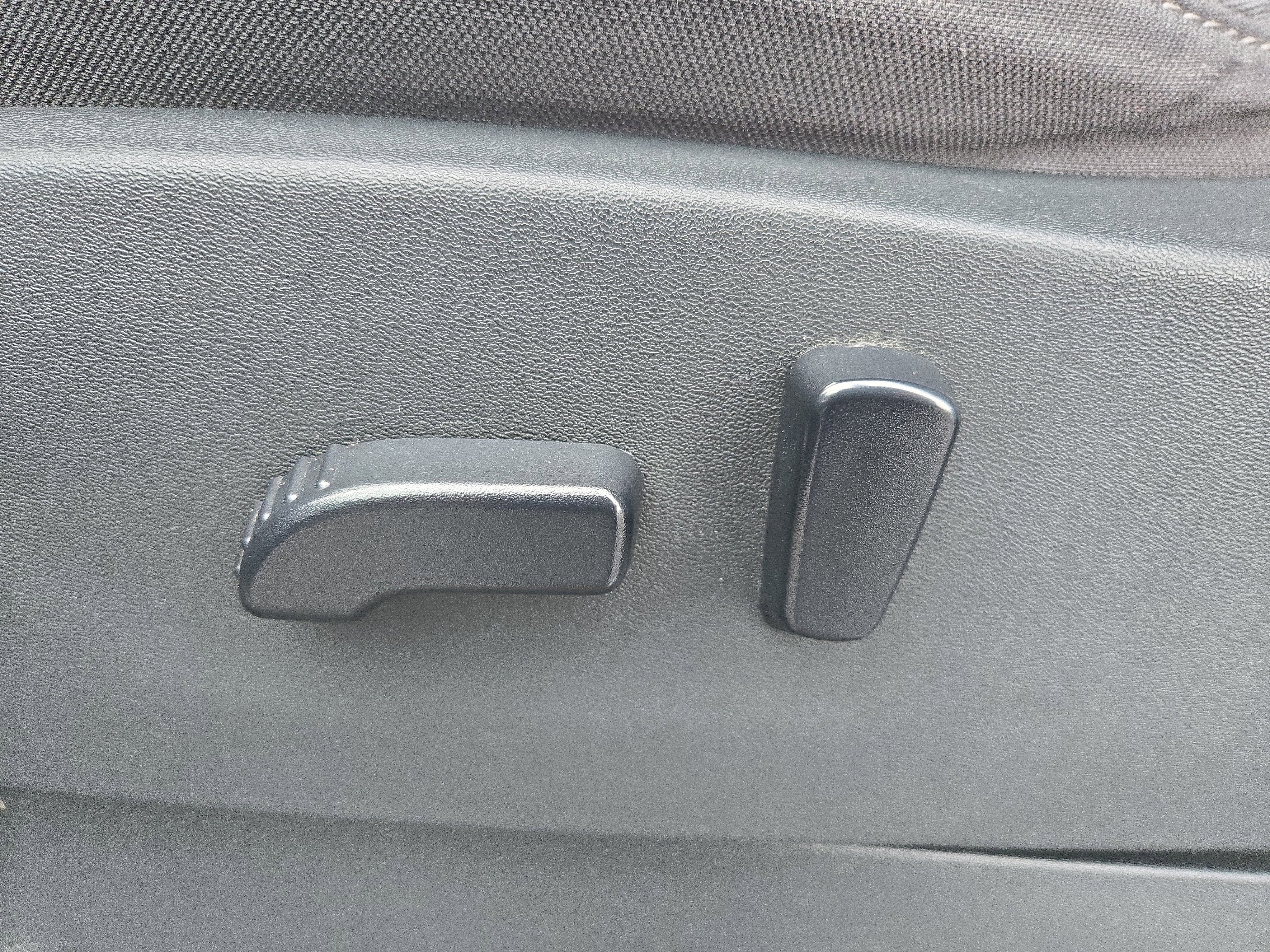 Used 2022 Nissan Frontier SV w/ Technology Package image 13