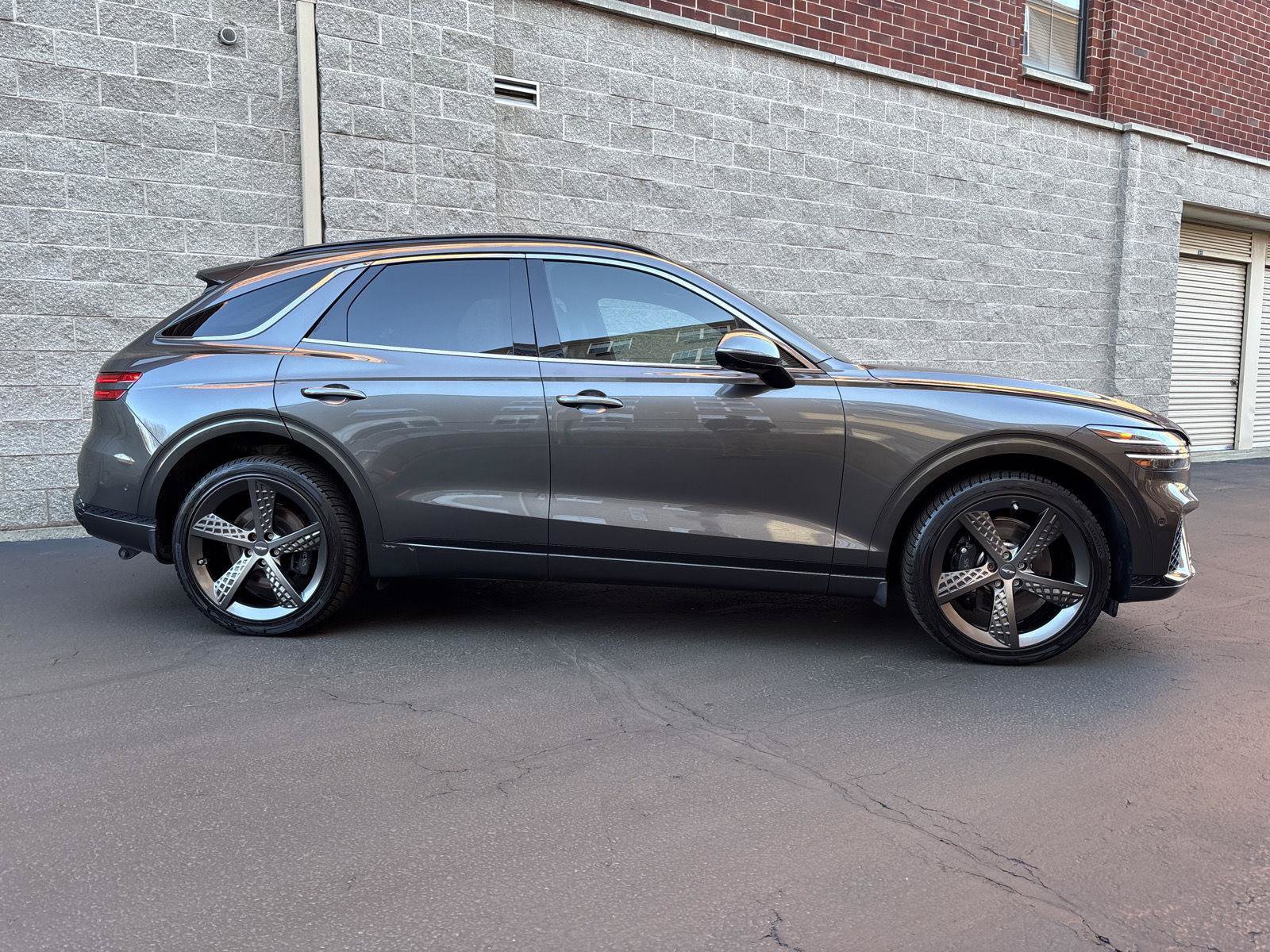 Used 2024 Genesis GV70 3.5T Sport w/ Sport Advanced Package AWD/4WD image 3