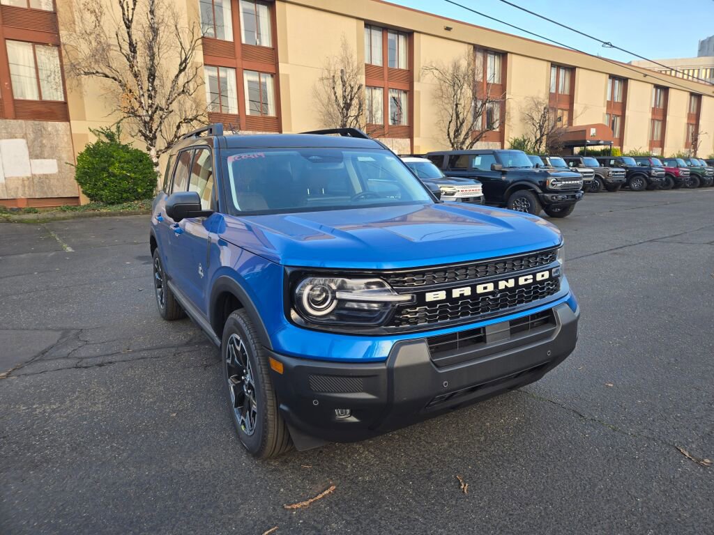 New 2025 Ford Bronco Sport Outer Banks w/ Outer Banks Tech Package+ AWD/4WD image 3