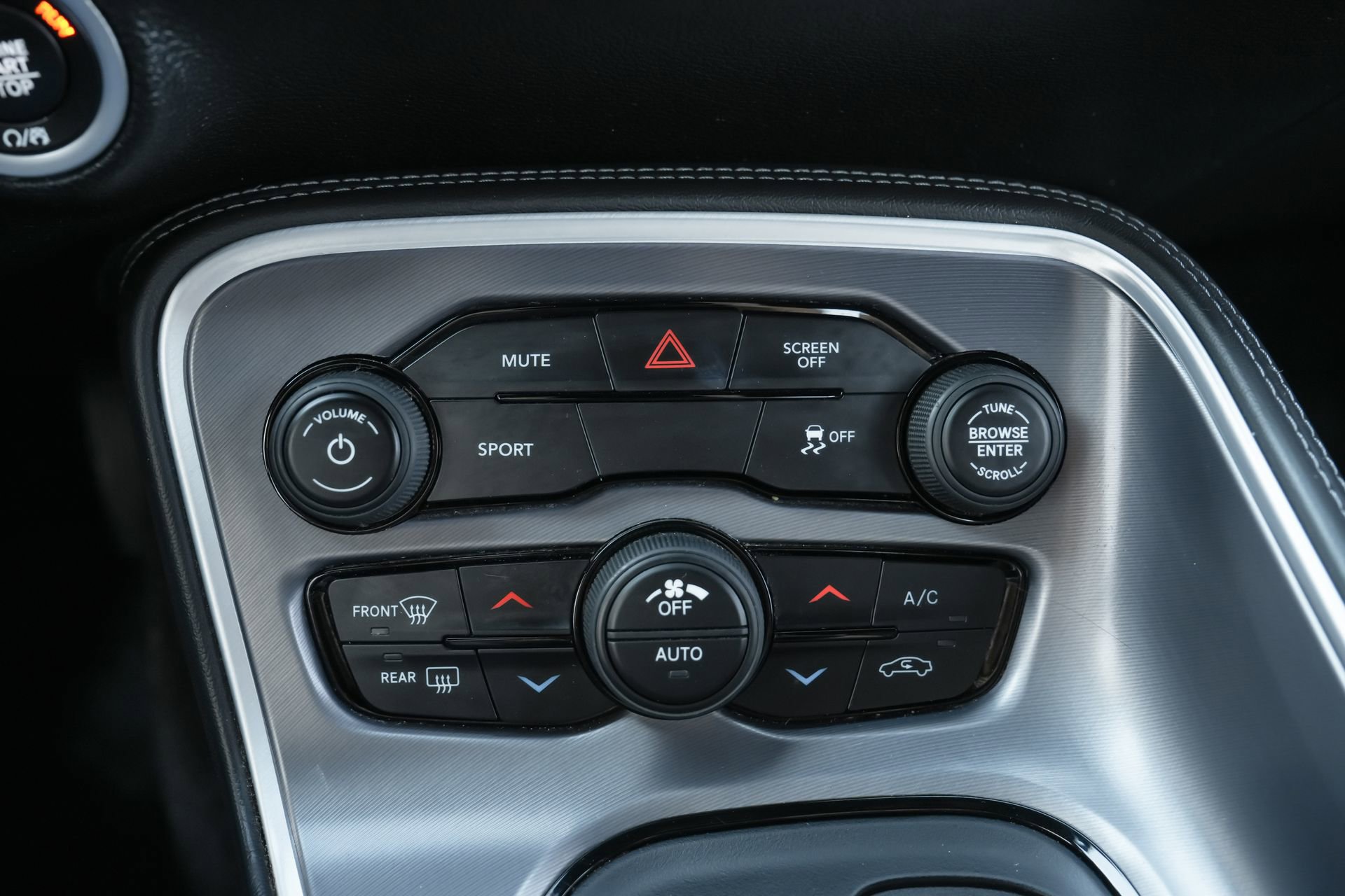 Used 2019 Dodge Challenger SXT image 14