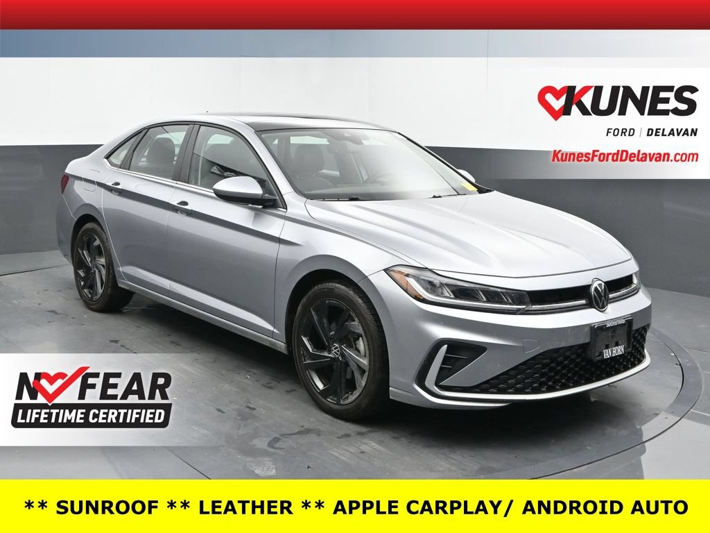 Used 2025 Volkswagen Jetta SE FWD image 1