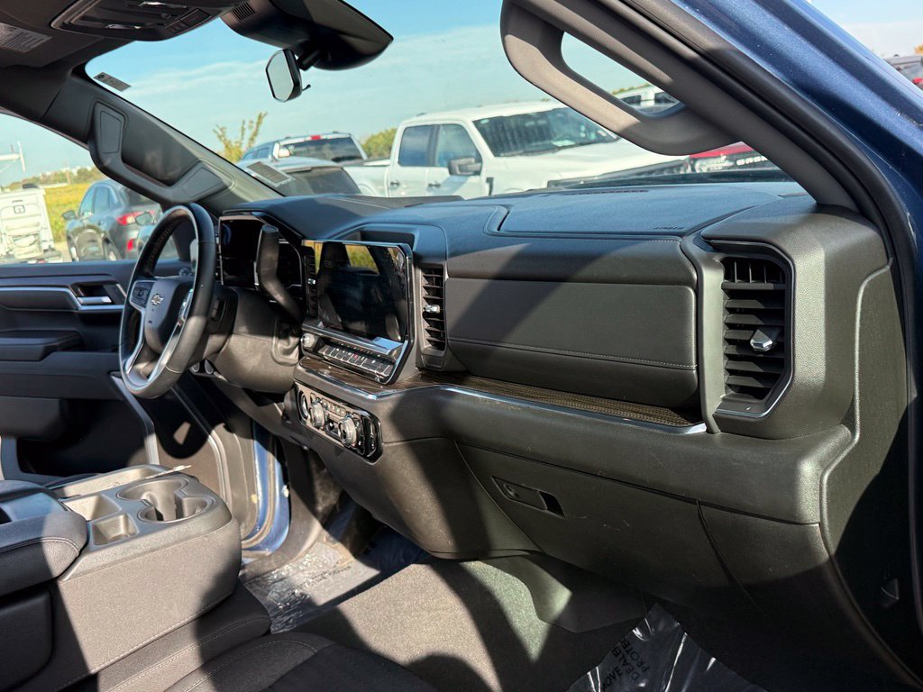 Used 2024 Chevrolet Silverado 1500 LT AWD/4WD image 16