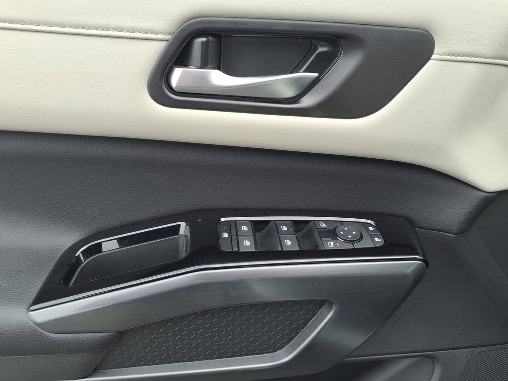 Used 2024 Nissan Pathfinder SL image 51