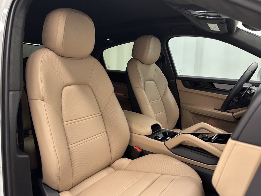 Used 2025 Porsche Cayenne GTS image 19