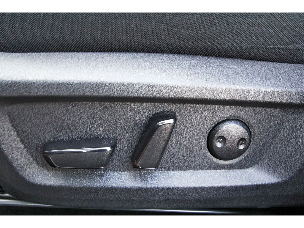 Used 2023 Nissan Rogue SV AWD/4WD image 13