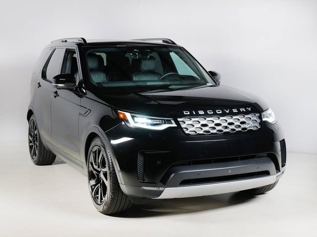 Used 2025 Land Rover Discovery S image 10