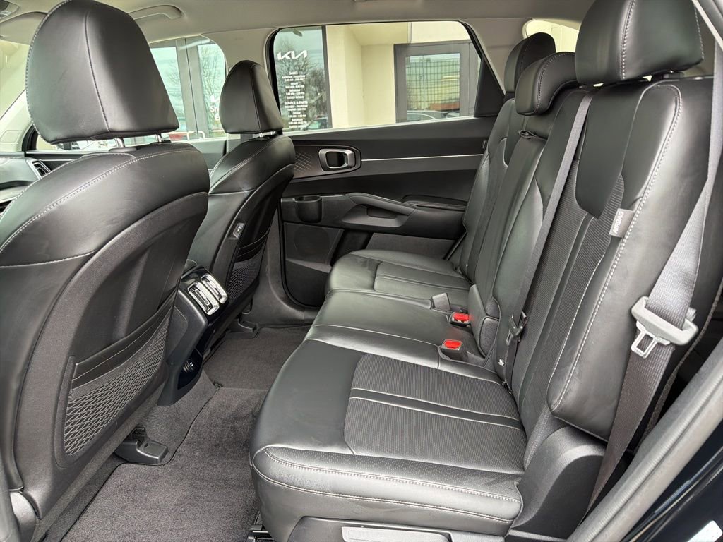 Used 2025 Kia Sorento S image 19