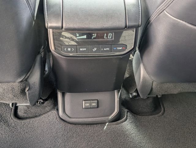 Used 2024 Toyota Highlander XLE image 12