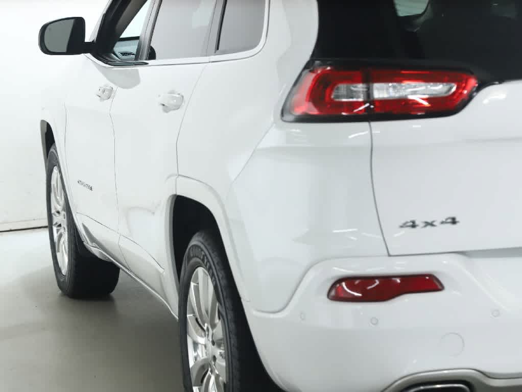 Used 2018 Jeep Cherokee Overland w/ Technology Group AWD/4WD image 44
