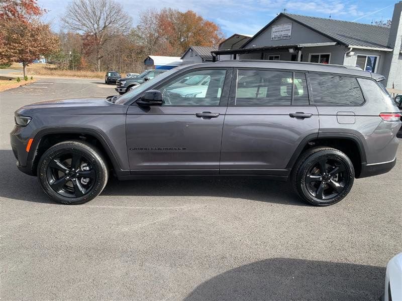 Used 2023 Jeep Grand Cherokee L Laredo image 7