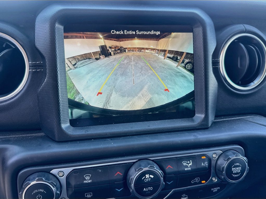 Used 2023 Jeep Wrangler Unlimited Sahara AWD/4WD image 15