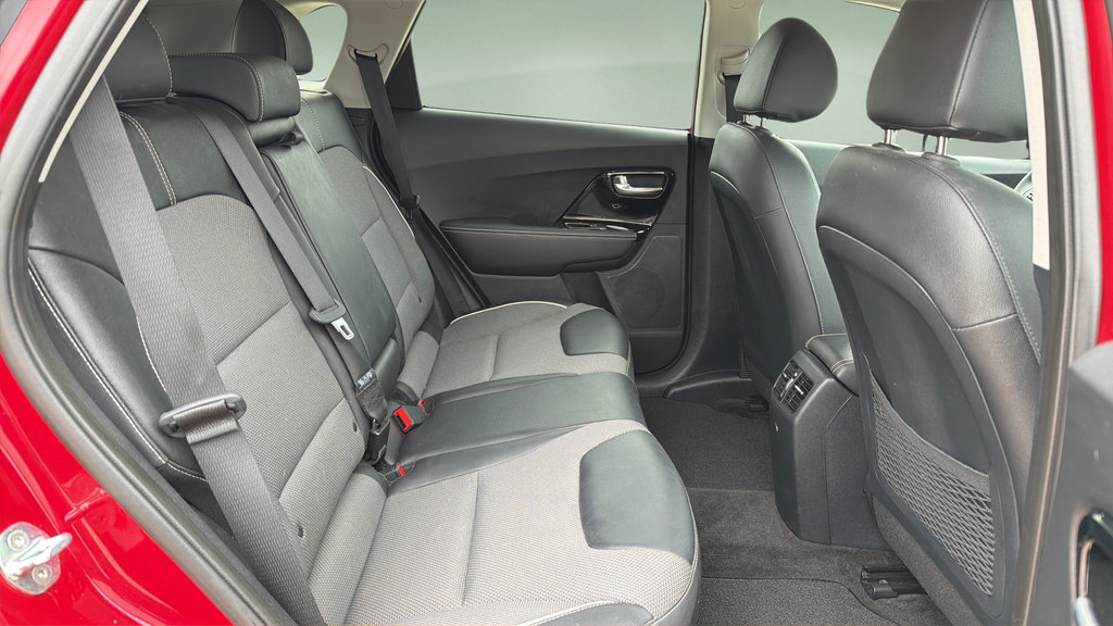 Used 2022 Kia Niro EX w/ Cold Weather Package FWD image 19