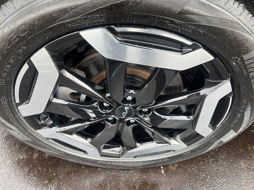 Certified 2023 Kia Telluride S w/ S Sunroof Package image 46