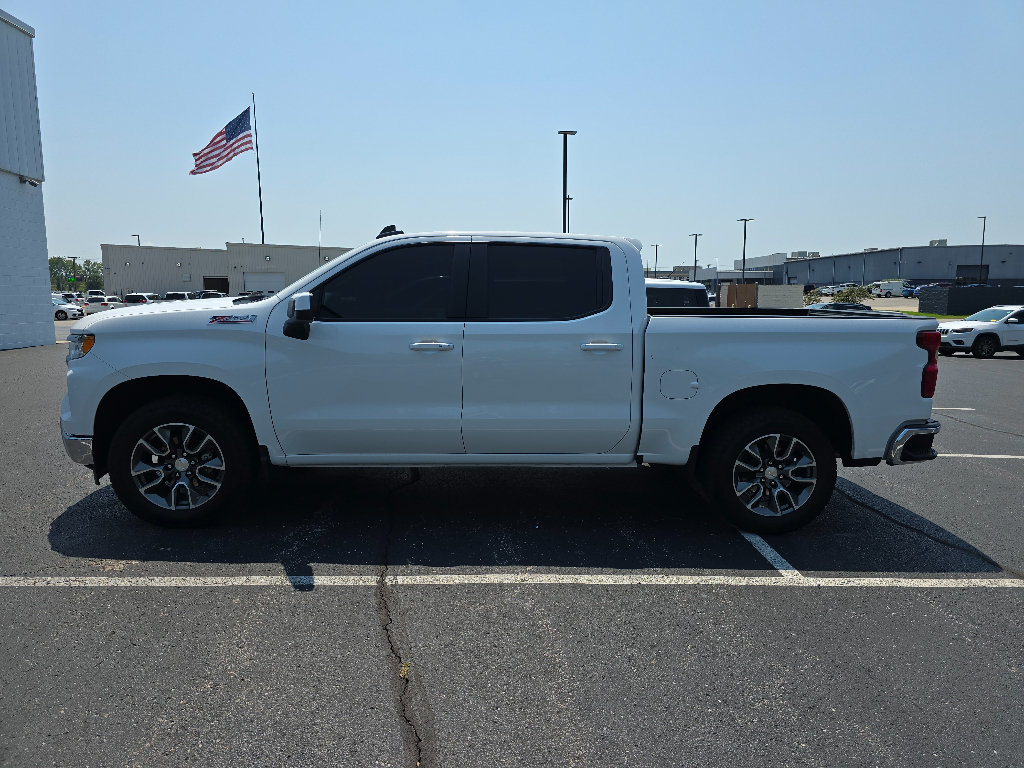 Used 2025 Chevrolet Silverado 1500 LT AWD/4WD image 8