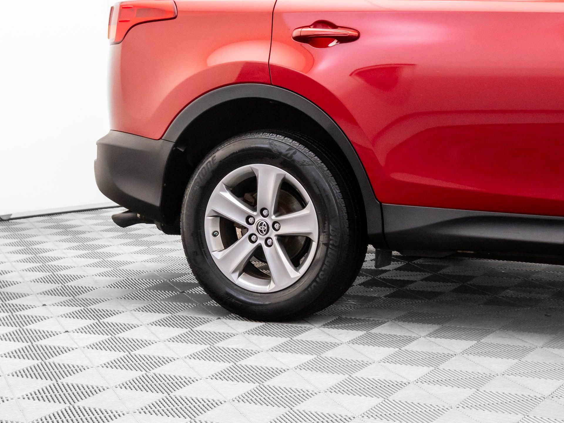 Used 2015 Toyota RAV4 XLE image 33