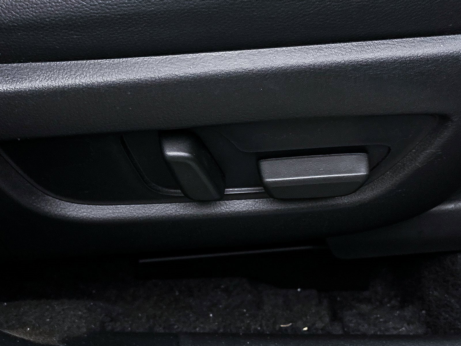 Certified 2025 MAZDA CX-70 Plug-In Hybrid w/ Premium Pkg image 31