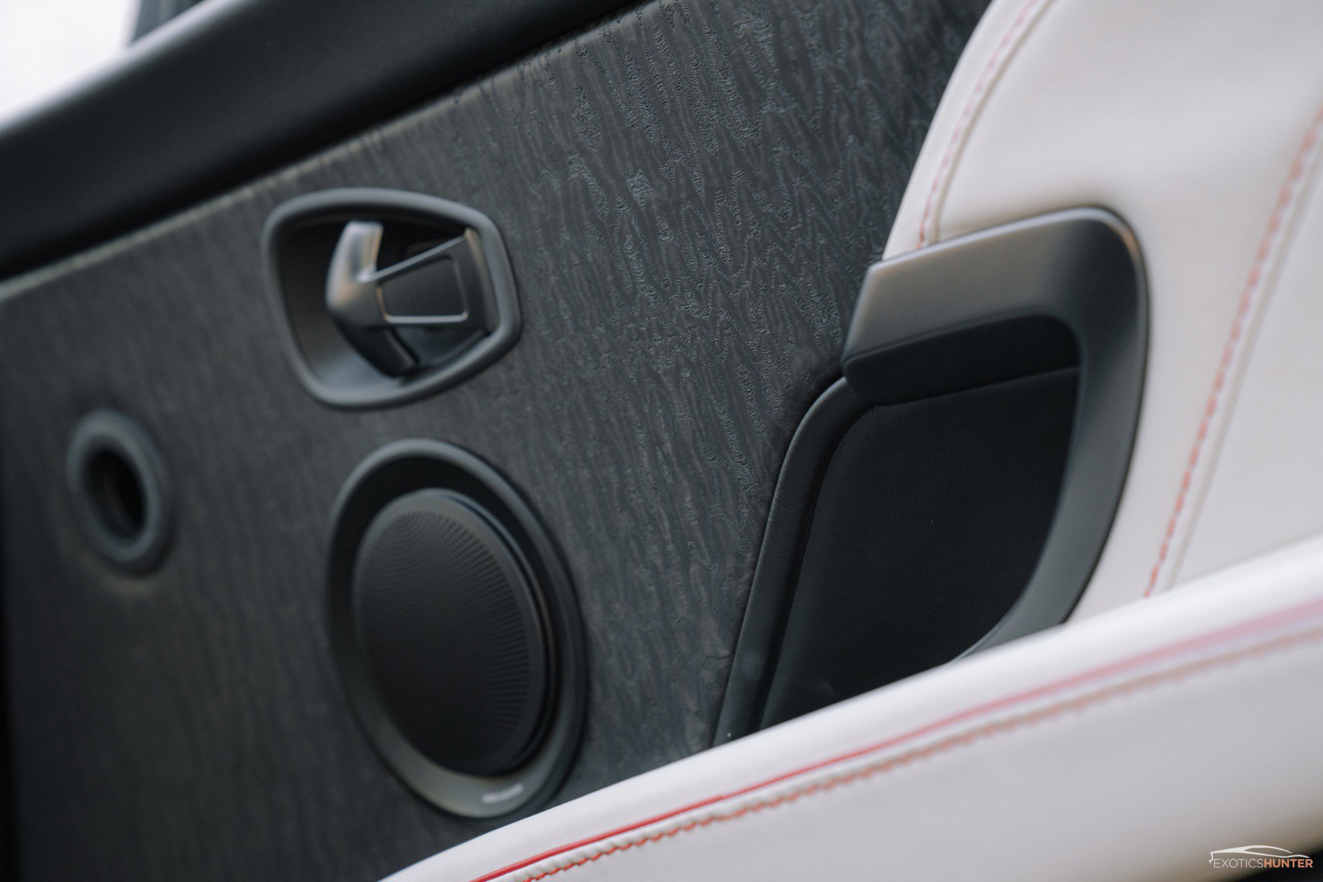 Used 2019 Aston Martin DBS Superleggera RWD image 13
