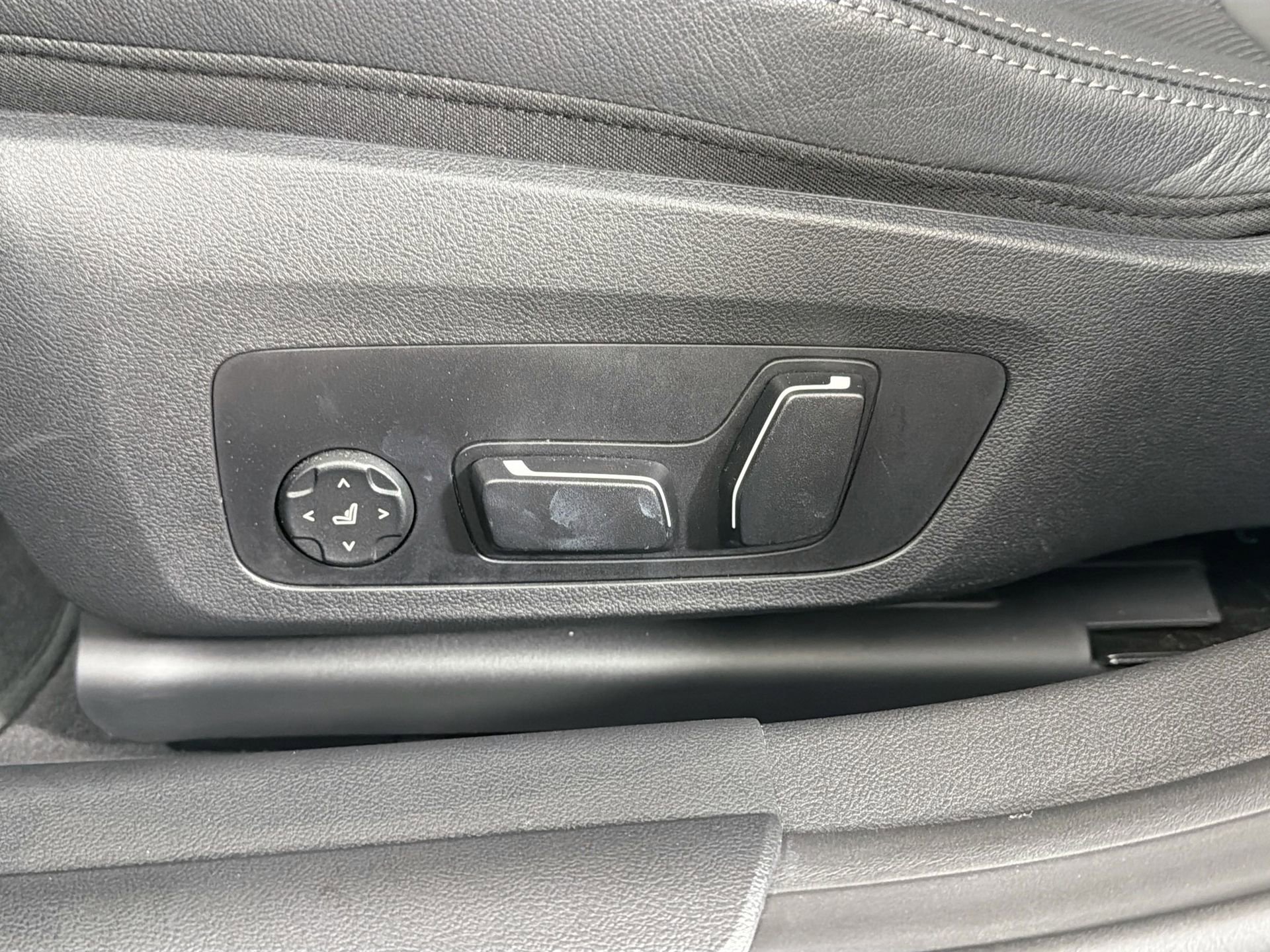 Certified 2025 BMW i4 eDrive40 w/ Premium Package image 20