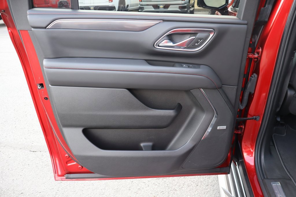 Used 2024 Chevrolet Suburban RST w/ Luxury Package image 32