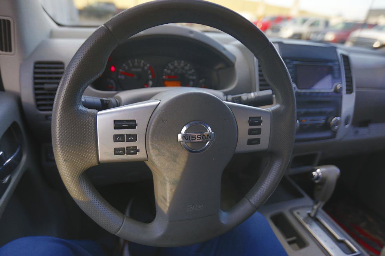 Used 2016 Nissan Frontier SV image 6