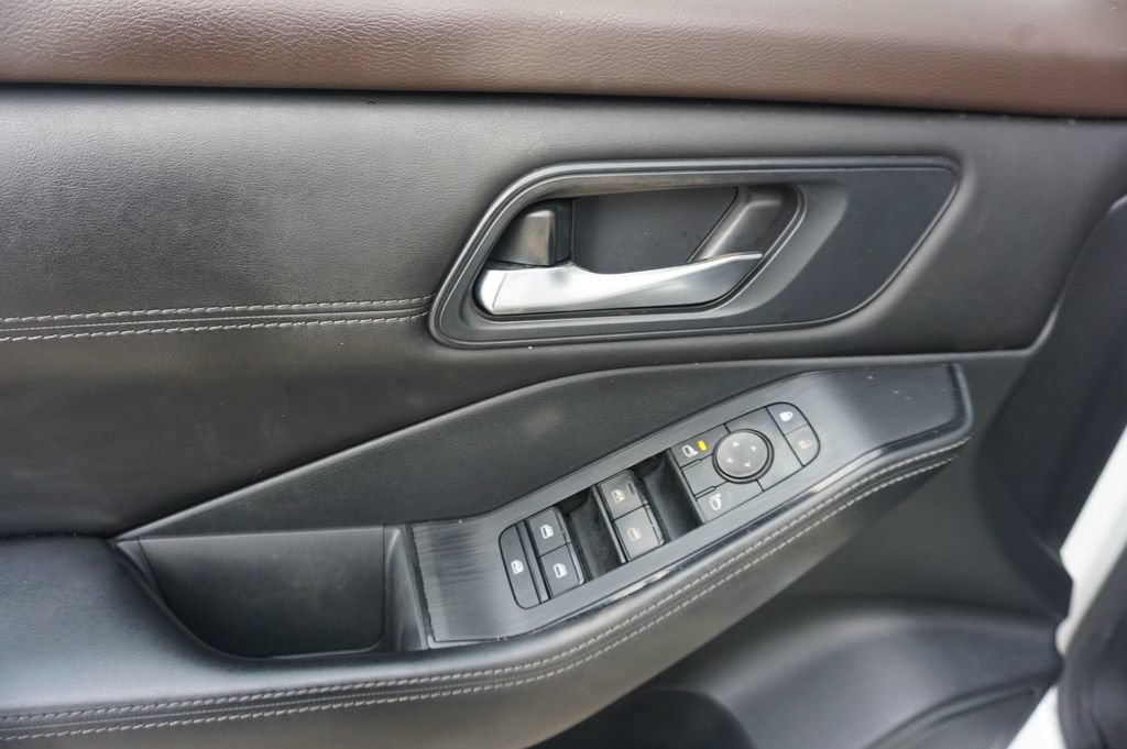 Used 2023 Nissan Rogue SV w/ SV Premium B Package FWD image 4
