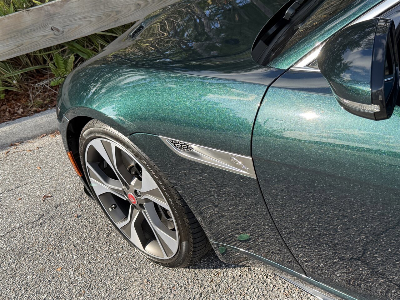 Used 2023 Jaguar F-TYPE R-Dynamic AWD/4WD image 38