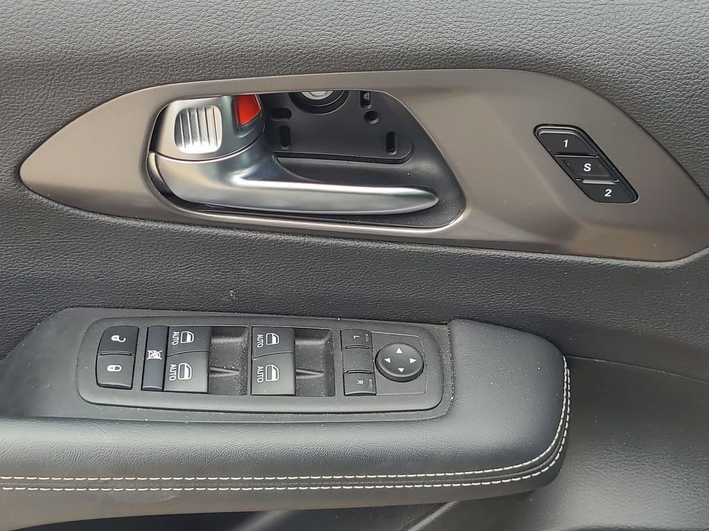 Used 2025 Chrysler Pacifica Select FWD image 24
