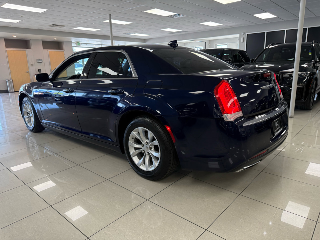 Used 2015 Chrysler 300 Limited image 4