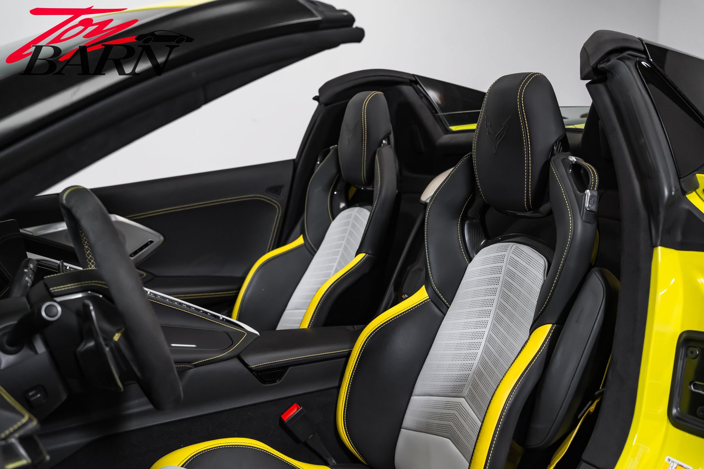 Used 2021 Chevrolet Corvette Stingray Premium Conv w/ Z51 Performance Package RWD image 31