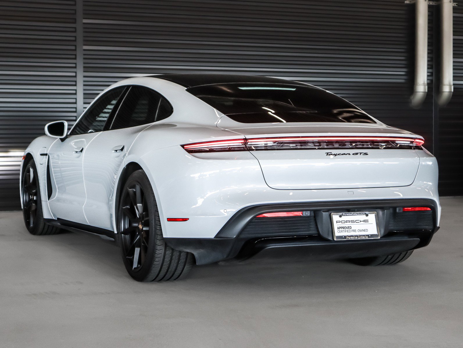 Used 2024 Porsche Taycan GTS image 3