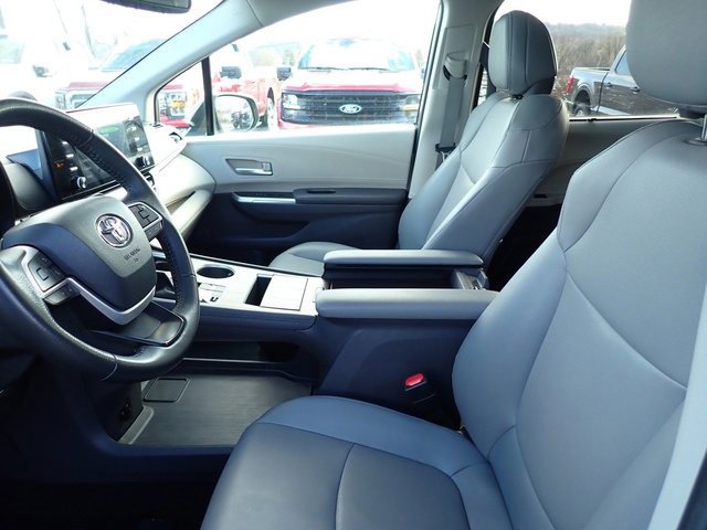 Used 2024 Toyota Sienna XLE image 15