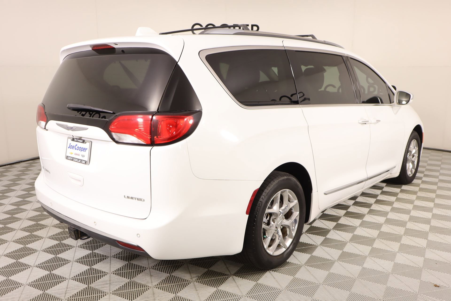 Used 2017 Chrysler Pacifica Limited w/ UConnect Theater Package image 24